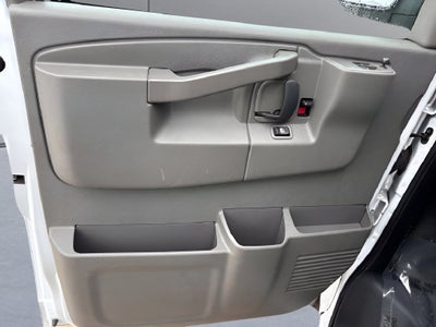 2023 Chevrolet Express Passenger 3500 1LS