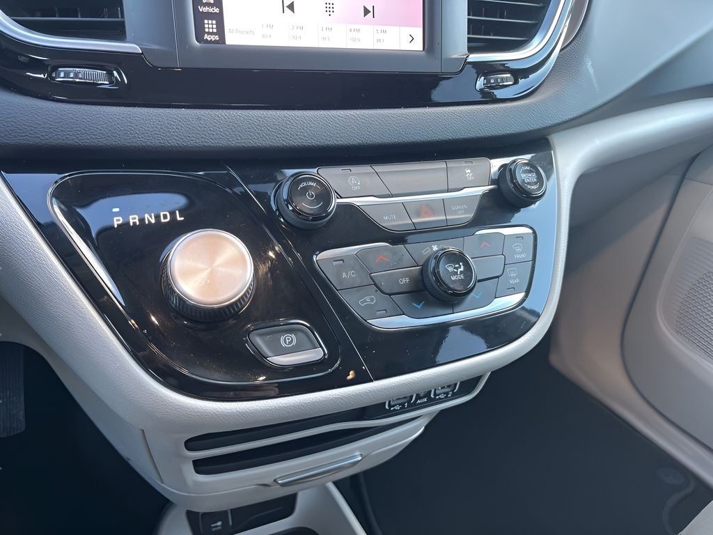 2023 Chrysler Voyager LX