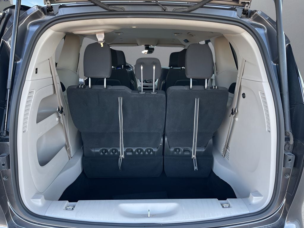 2023 Chrysler Voyager LX