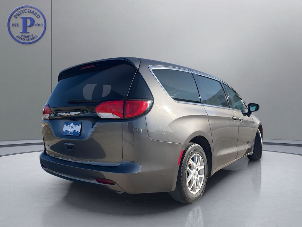 2023 Chrysler Voyager LX