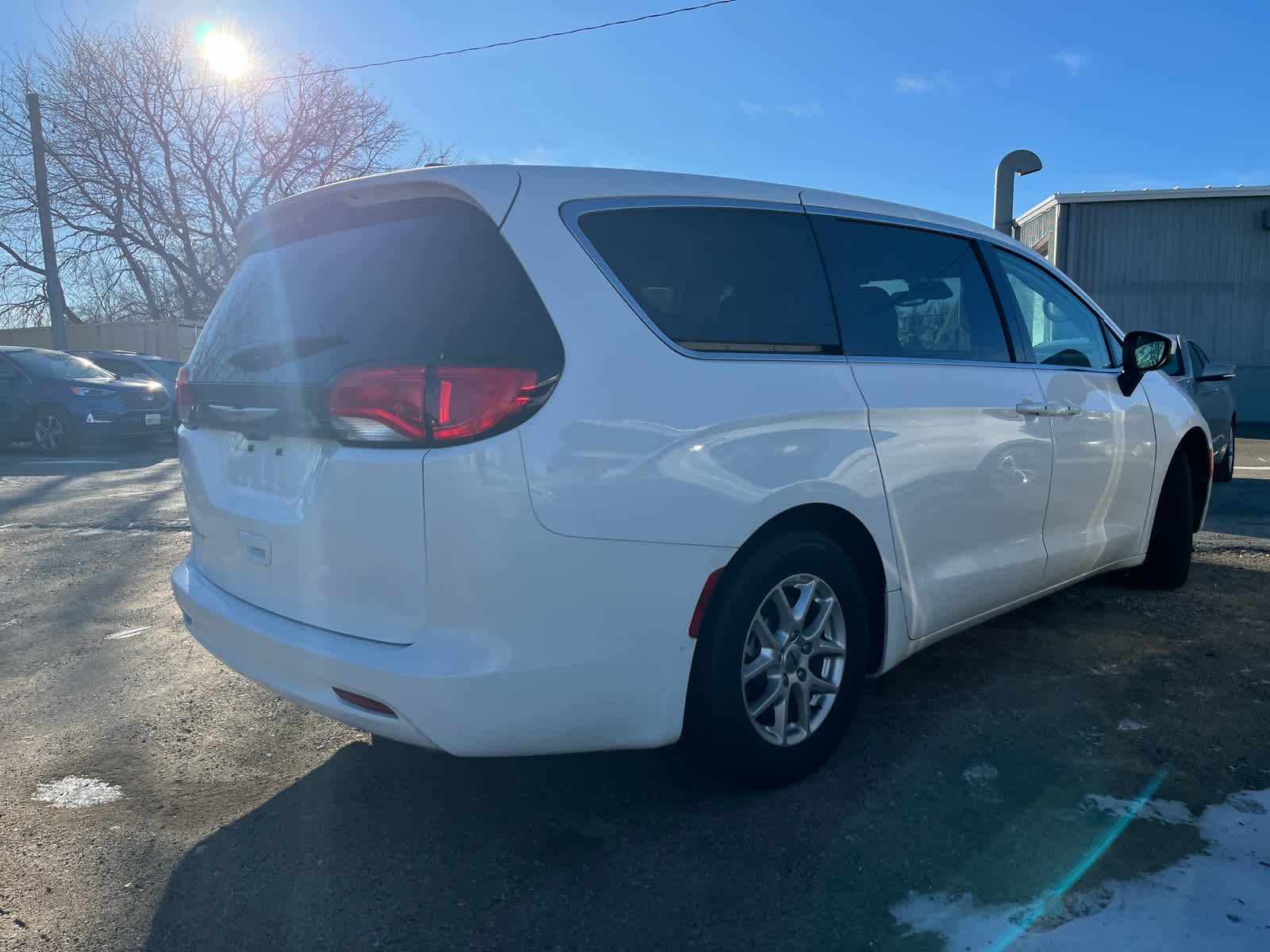 2023 Chrysler Voyager LX
