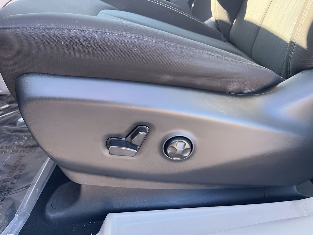 2024 Chrysler Voyager LX