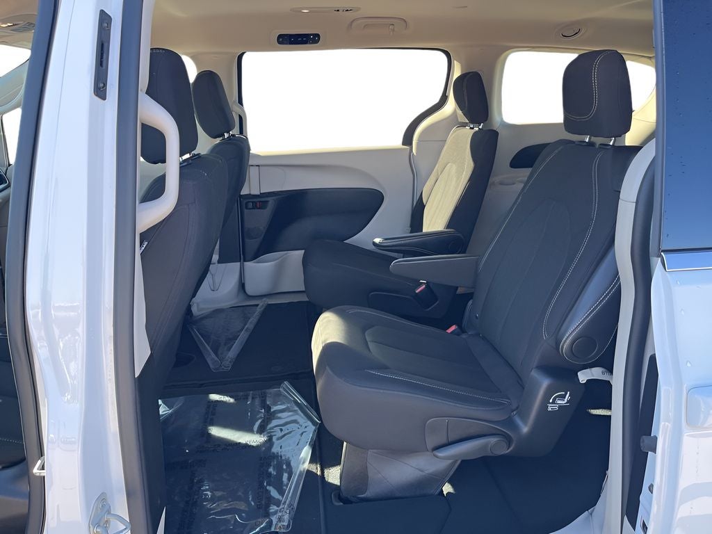 2024 Chrysler Voyager LX