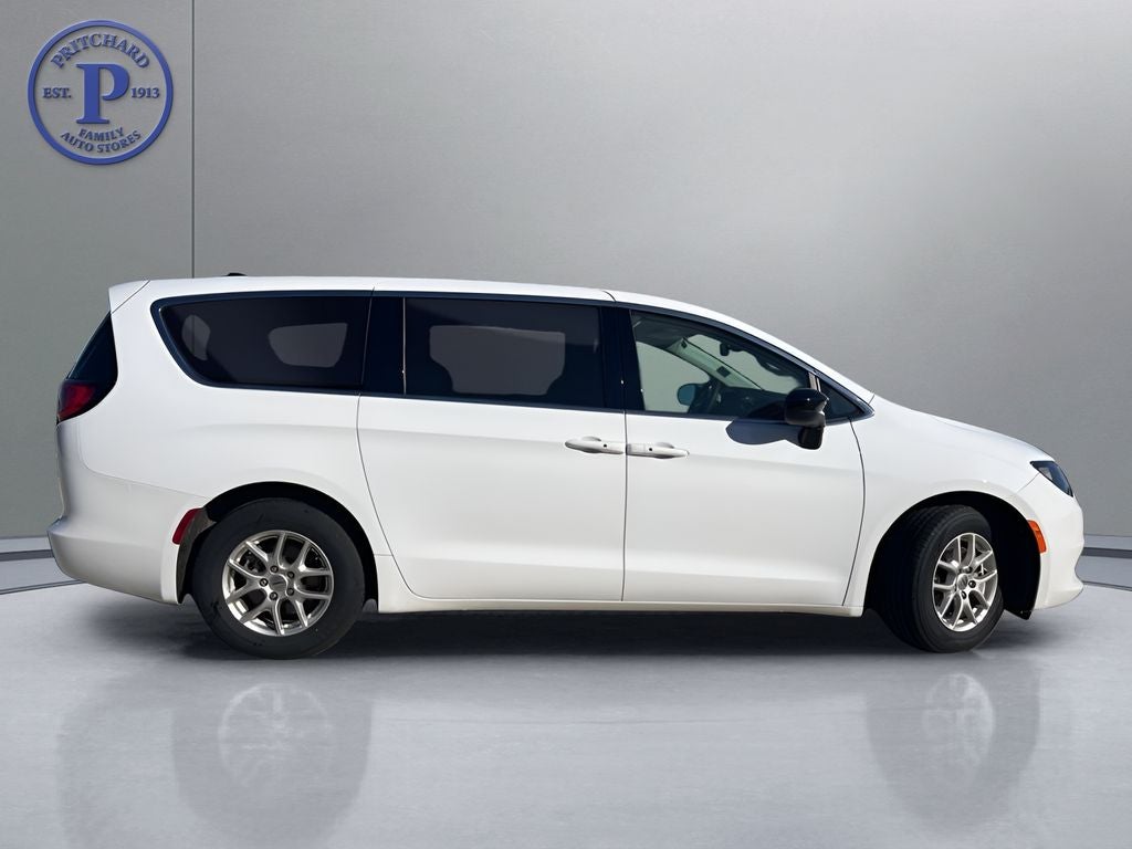 2024 Chrysler Voyager LX