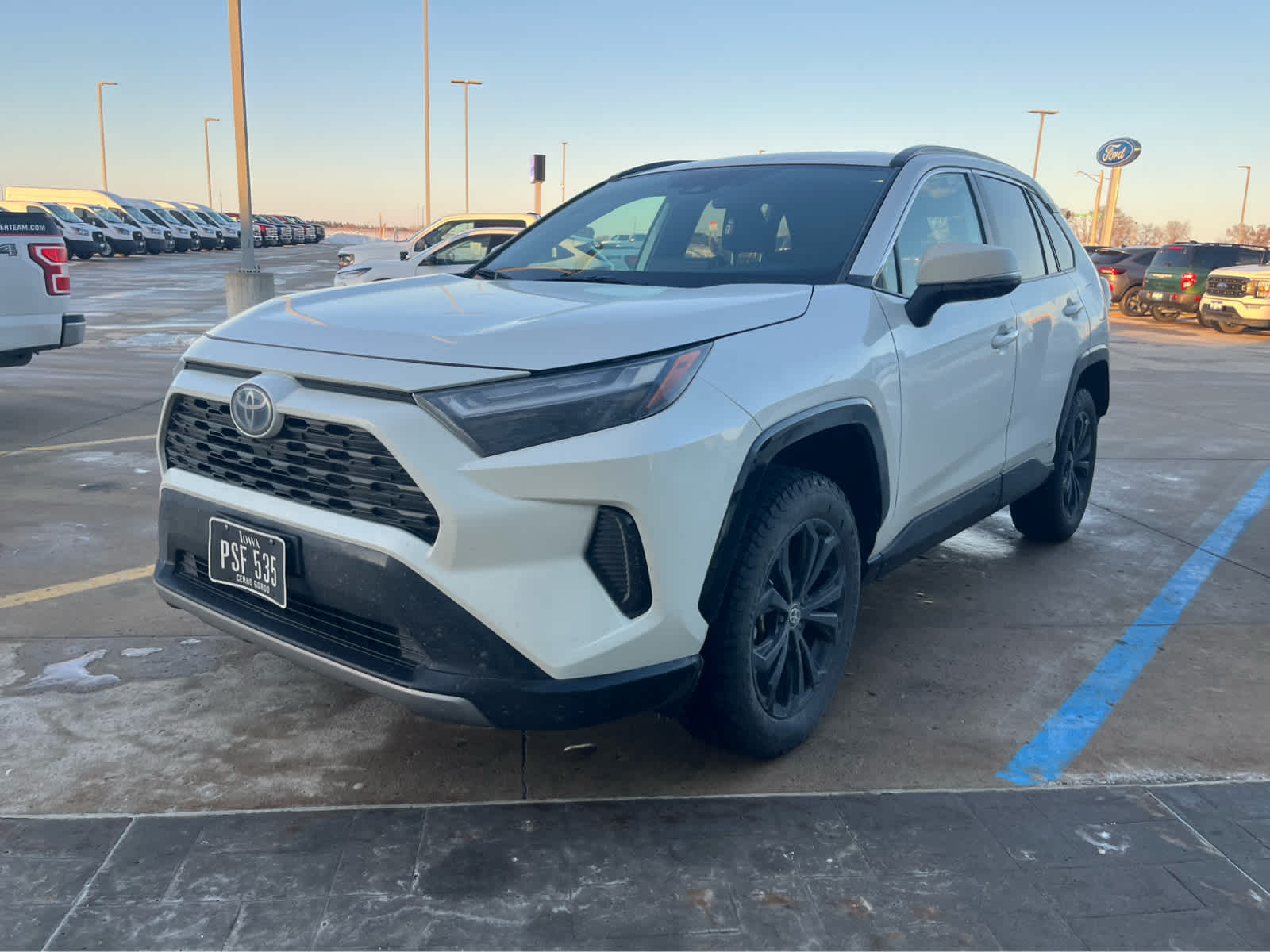2022 Toyota RAV4 Hybrid SE