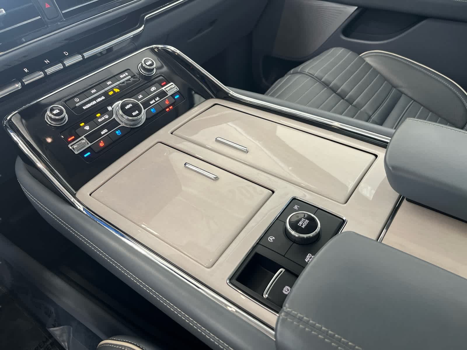 2024 Lincoln Navigator L Black Label