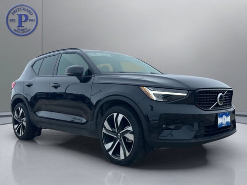 2025 Volvo XC40 Plus Dark Theme