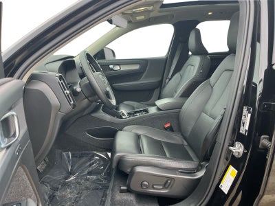 2025 Volvo XC40 Plus Dark Theme