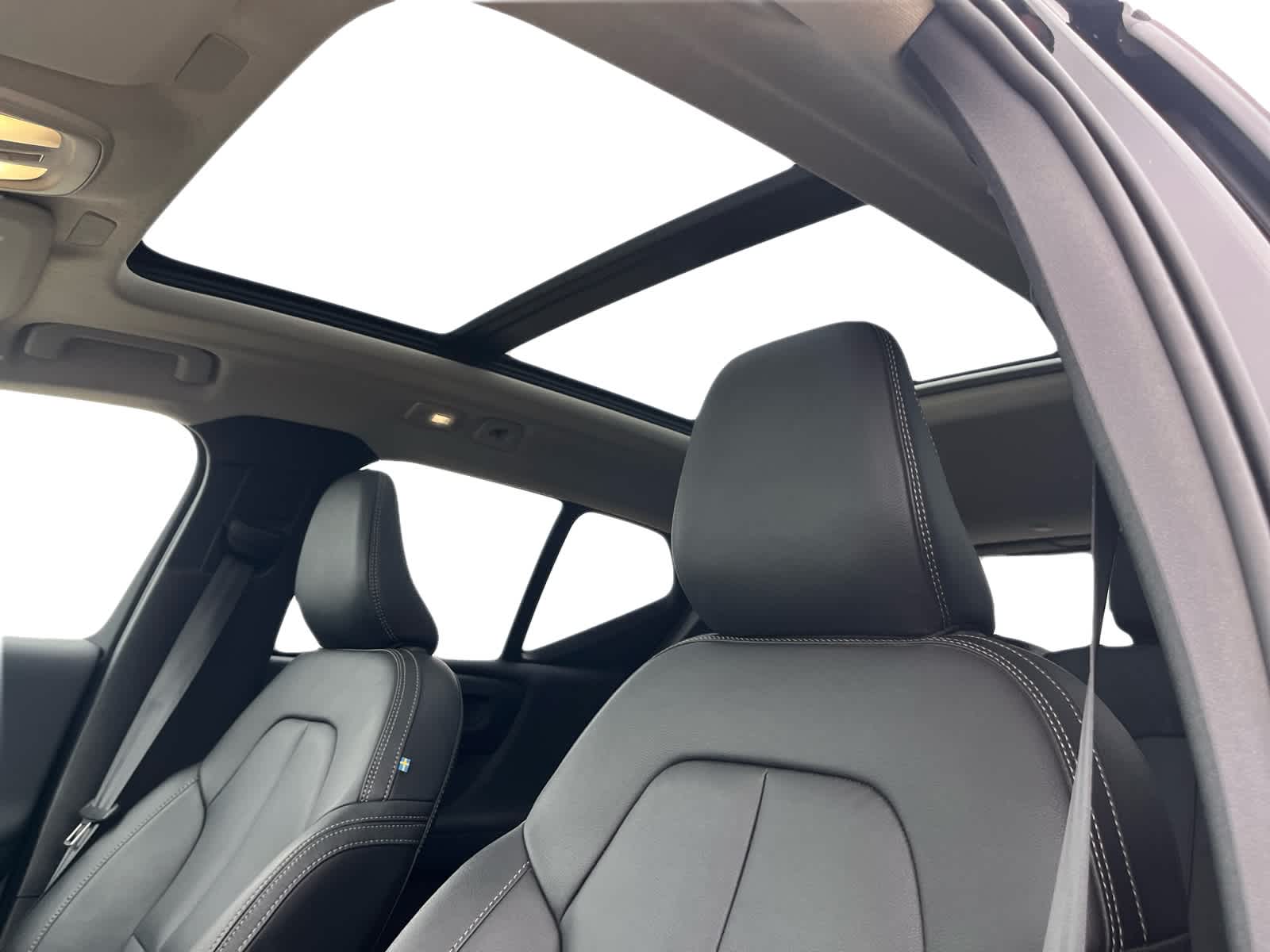 2025 Volvo XC40 Plus Dark Theme