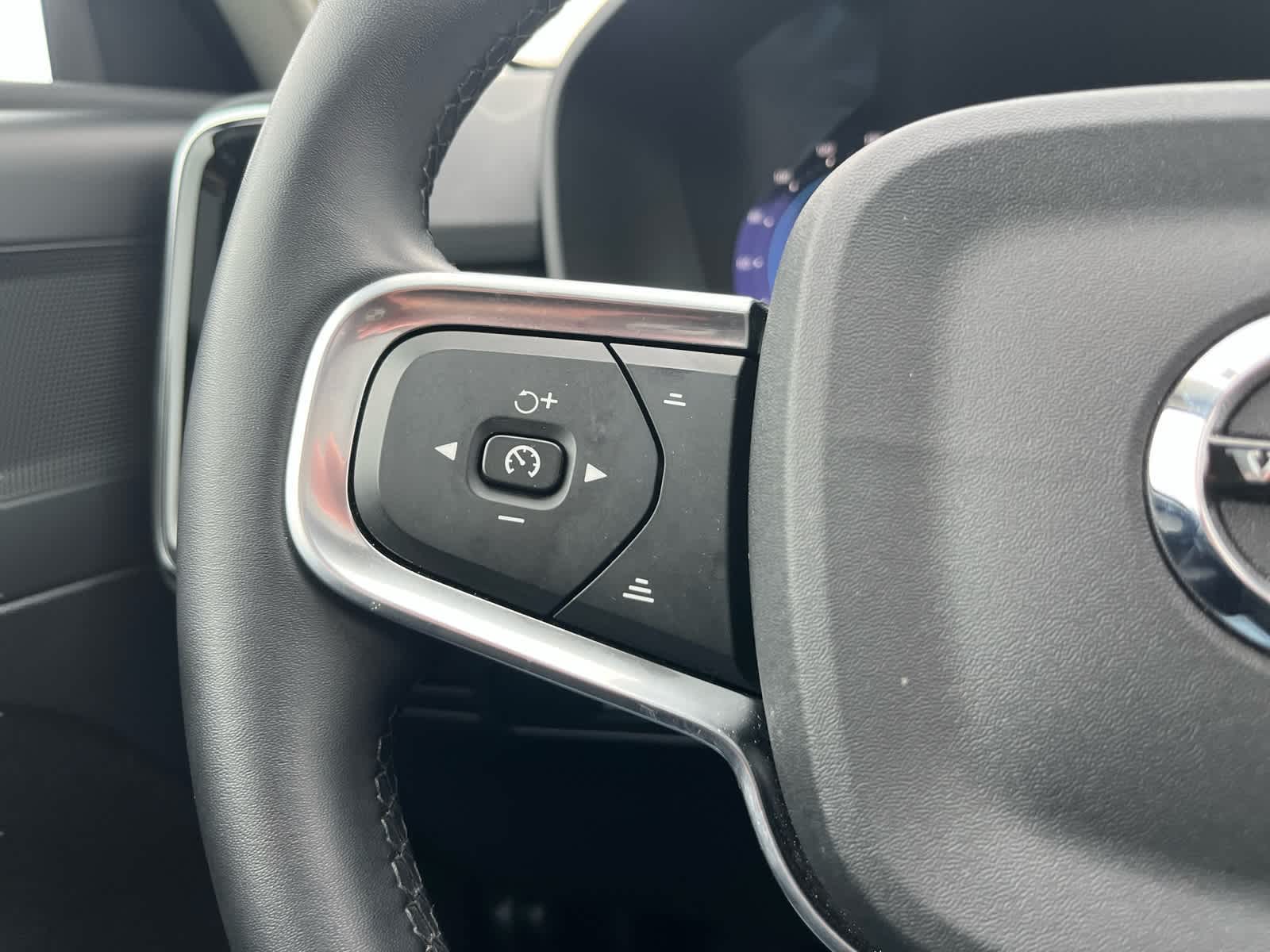 2025 Volvo XC40 Plus Dark Theme