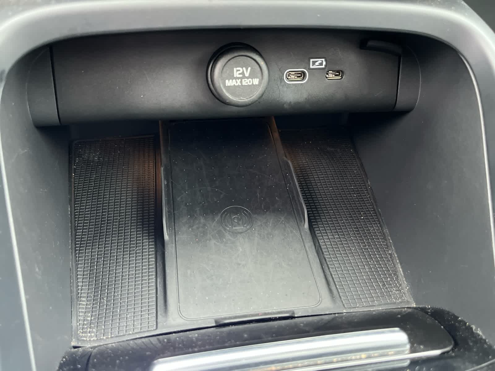 2025 Volvo XC40 Plus Dark Theme