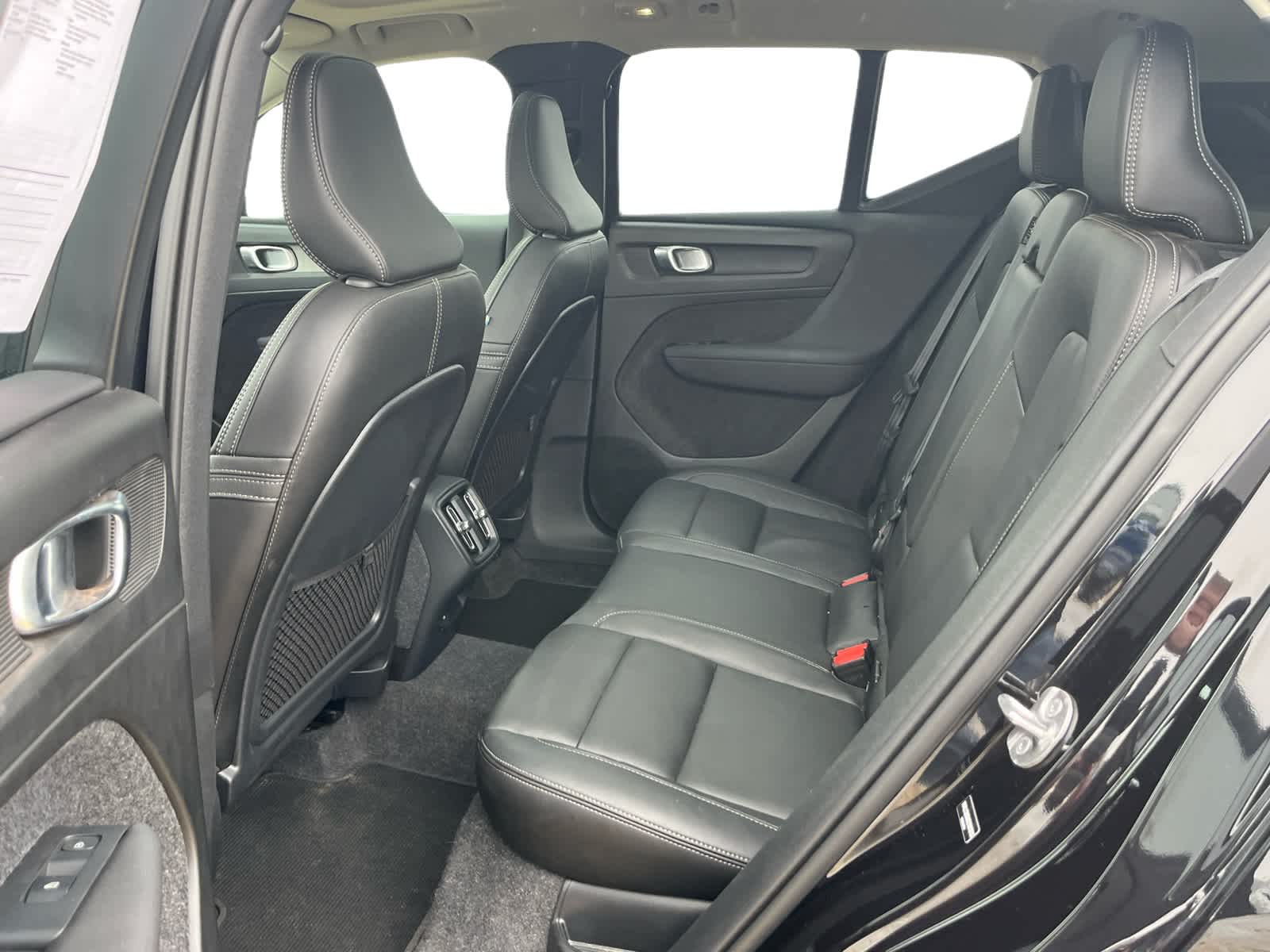 2025 Volvo XC40 Plus Dark Theme