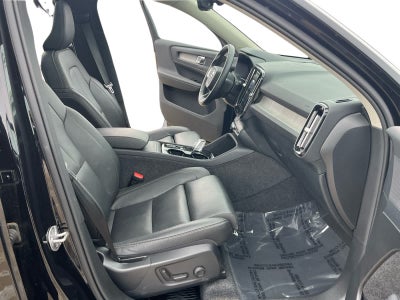 2025 Volvo XC40 Plus Dark Theme