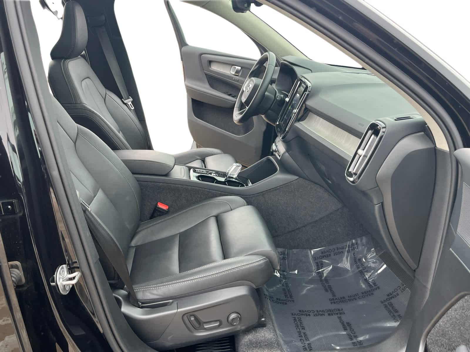 2025 Volvo XC40 Plus Dark Theme