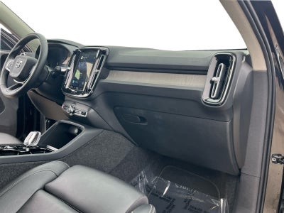 2025 Volvo XC40 Plus Dark Theme