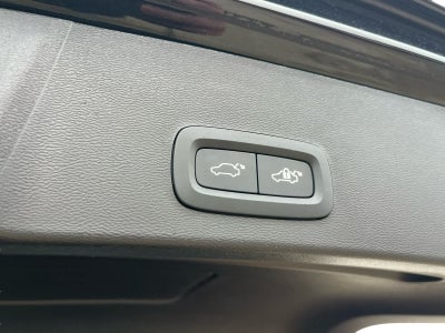 2025 Volvo XC40 Plus Dark Theme