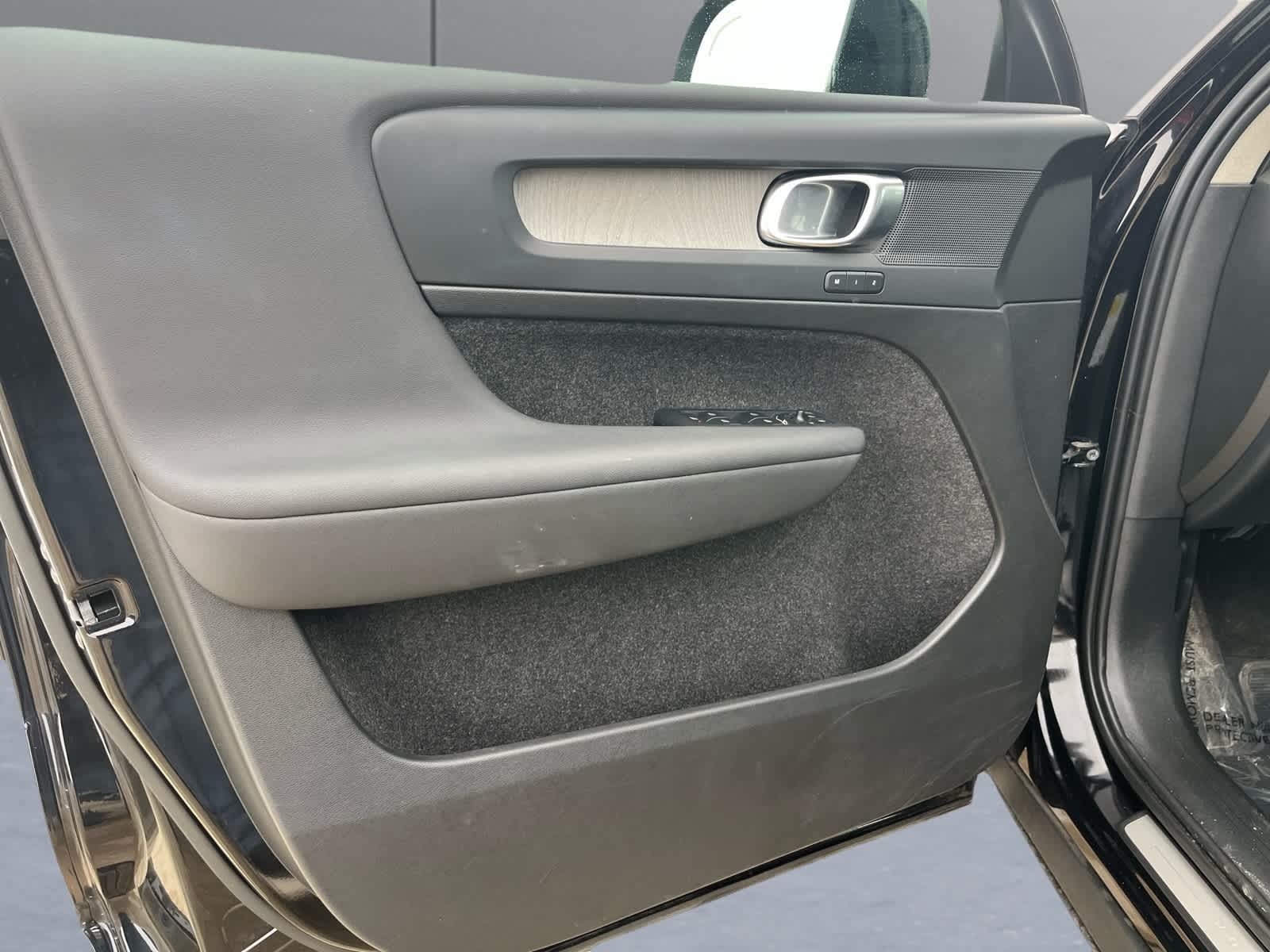 2025 Volvo XC40 Plus Dark Theme