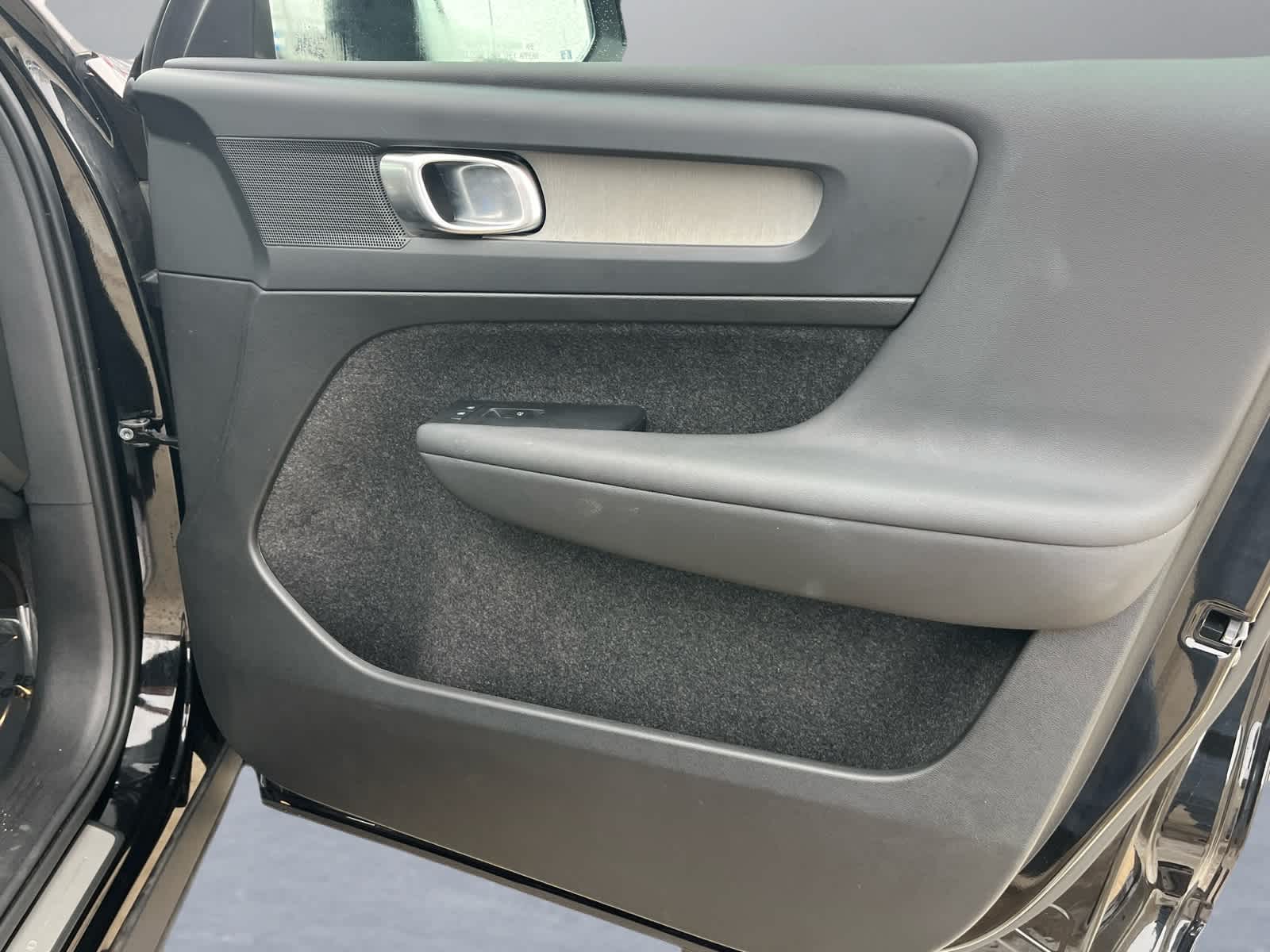 2025 Volvo XC40 Plus Dark Theme