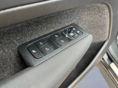 2025 Volvo XC40 Plus Dark Theme