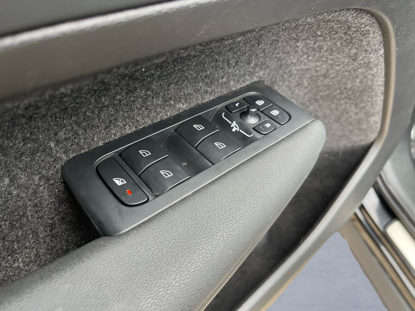 2025 Volvo XC40 Plus Dark Theme