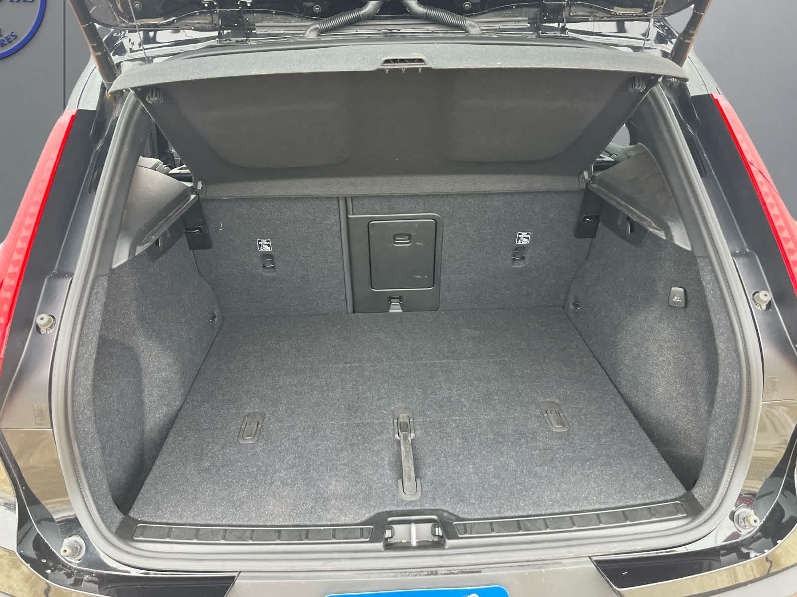 2025 Volvo XC40 Plus Dark Theme