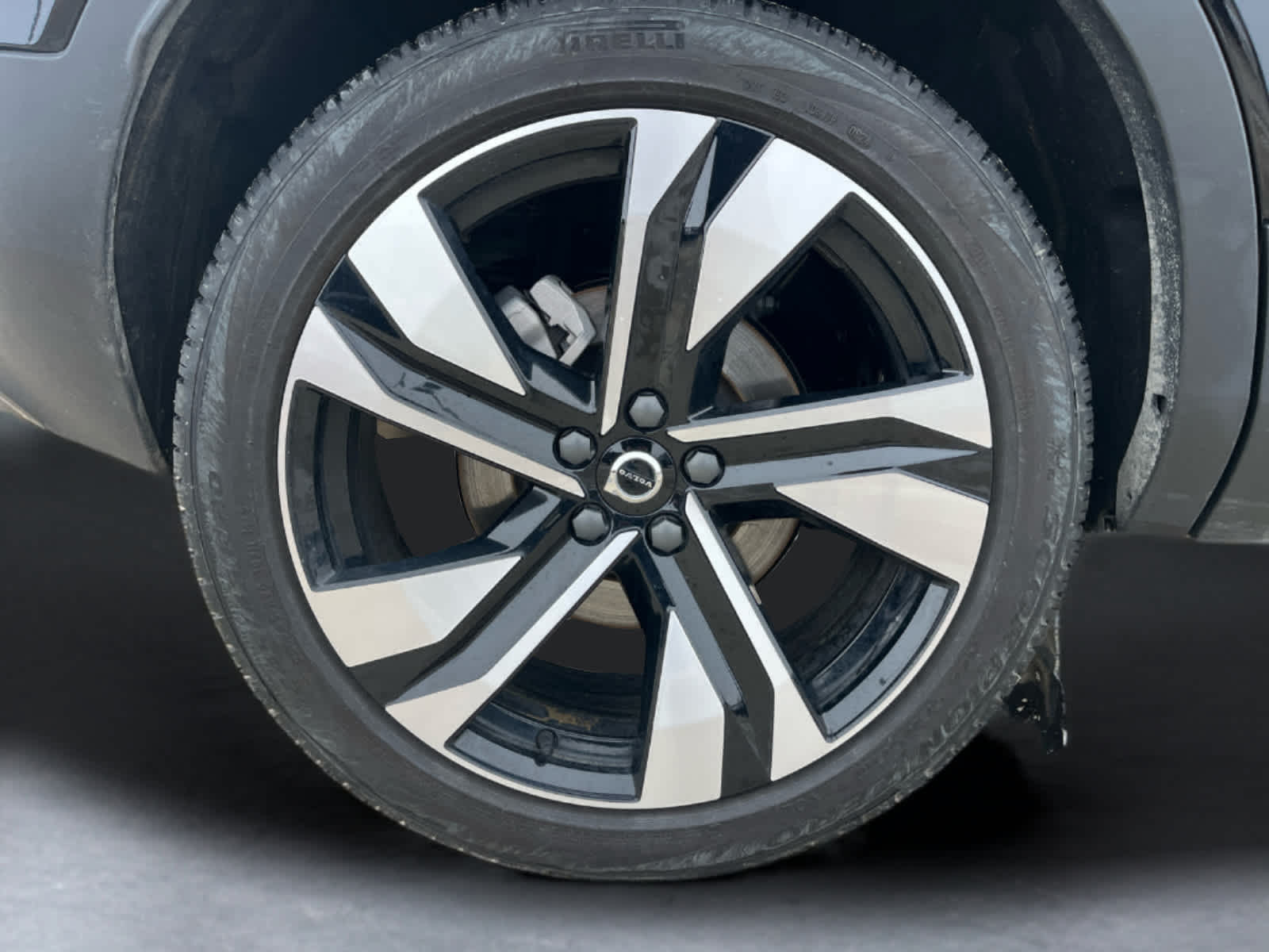 2025 Volvo XC40 Plus Dark Theme