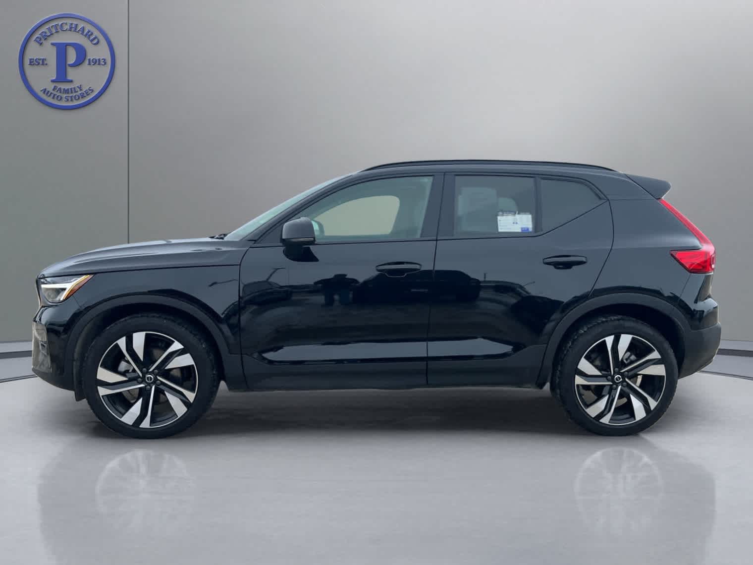 2025 Volvo XC40 Plus Dark Theme