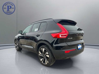 2025 Volvo XC40 Plus Dark Theme