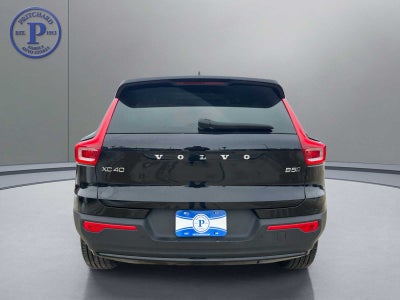 2025 Volvo XC40 Plus Dark Theme