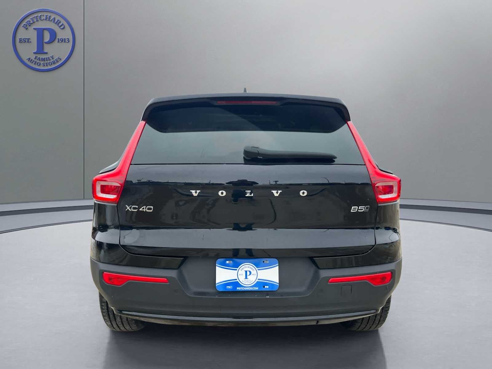 2025 Volvo XC40 Plus Dark Theme