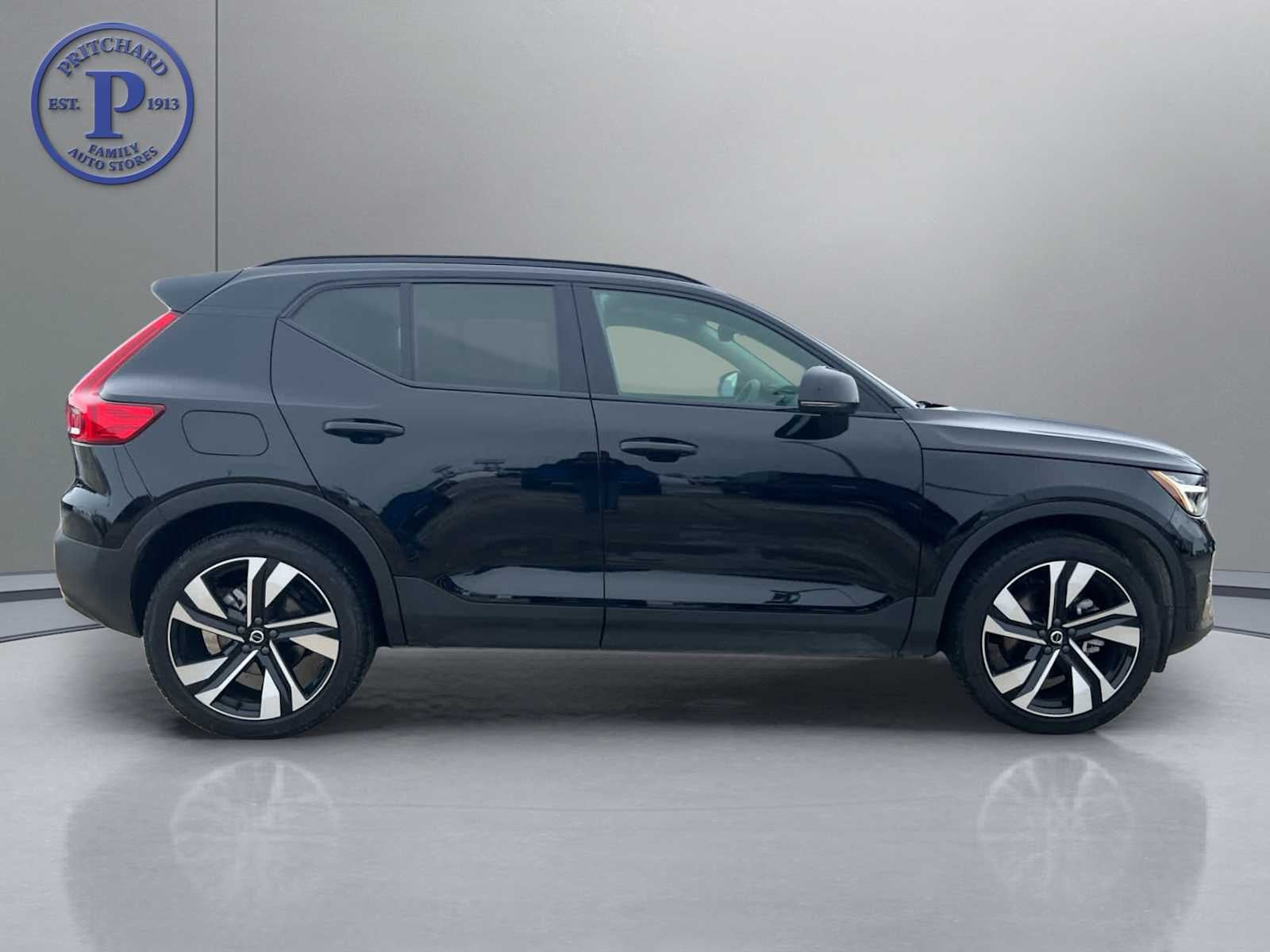 2025 Volvo XC40 Plus Dark Theme