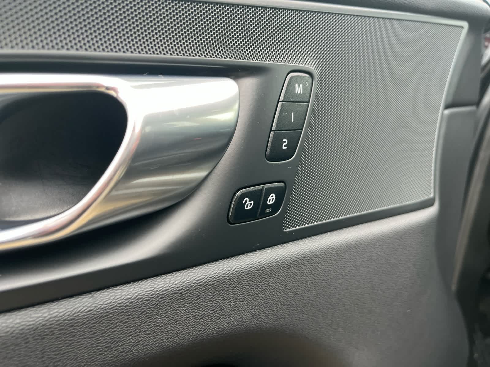 2025 Volvo XC60 Plus