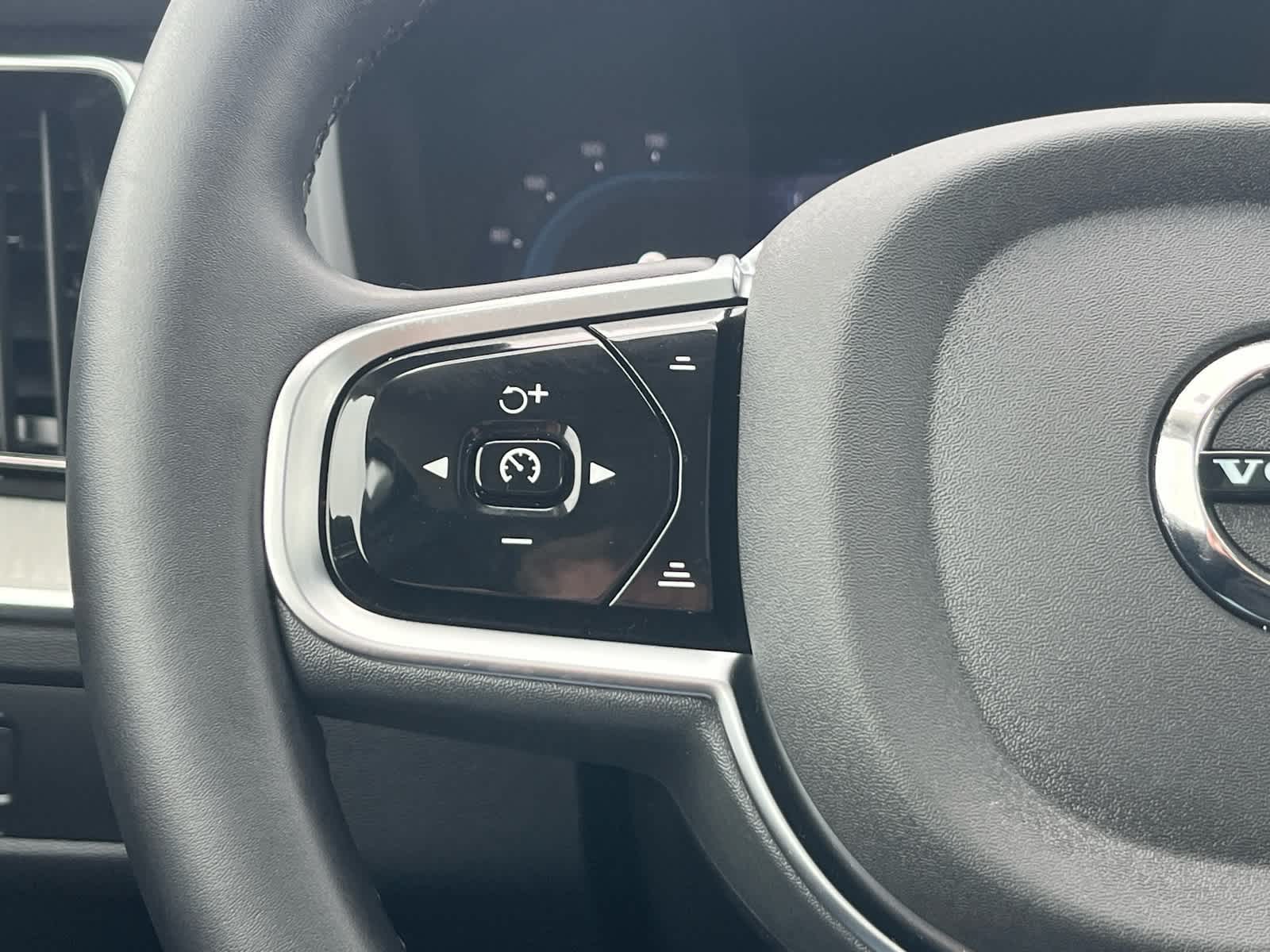 2025 Volvo XC60 Plus