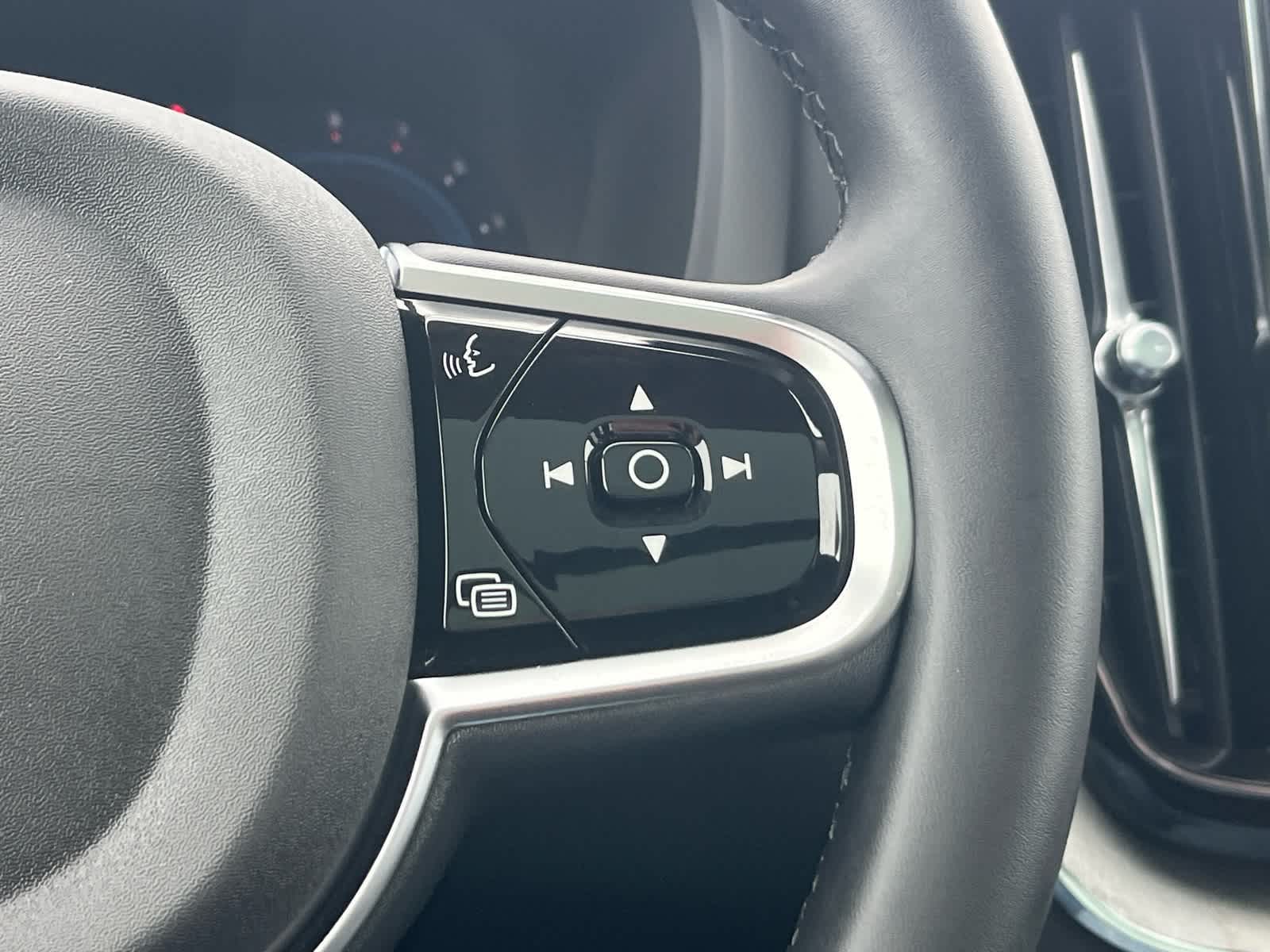 2025 Volvo XC60 Plus